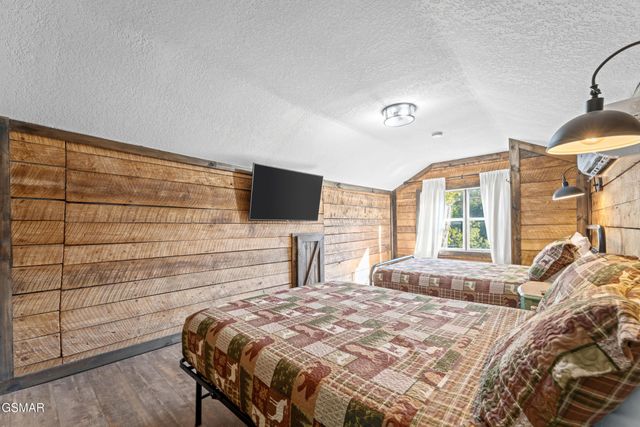 2059 Upper Middle Creek Road, Sevierville, TN 37876