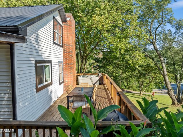 2059 Upper Middle Creek Road, Sevierville, TN 37876