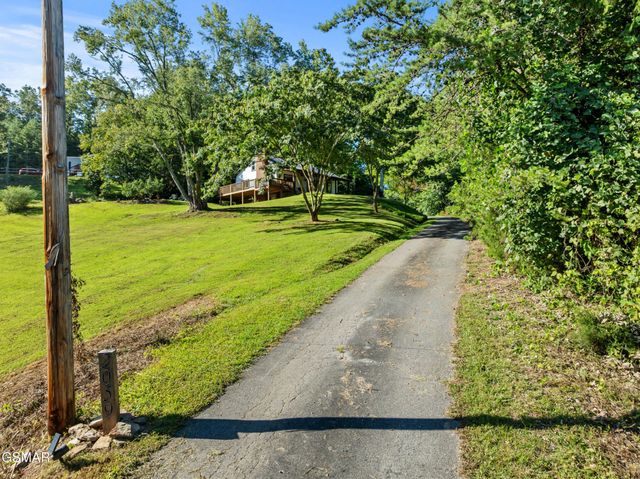 2059 Upper Middle Creek Road, Sevierville, TN 37876
