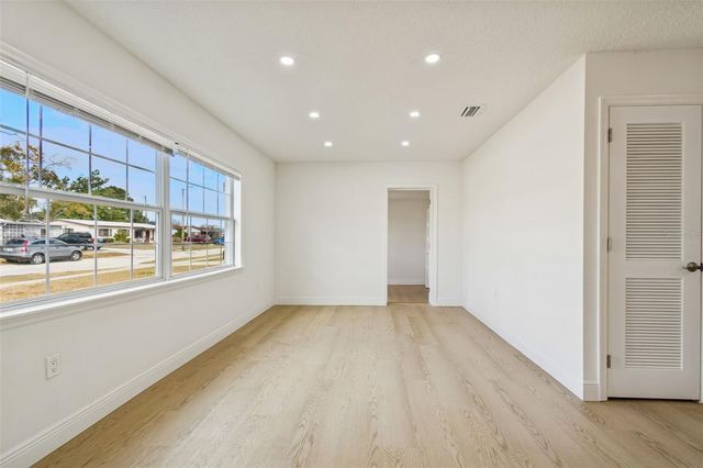 7910 W POWHATAN AVENUE, Tampa, FL 33615