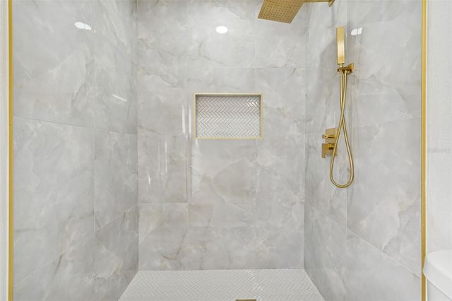 7910 W POWHATAN AVENUE, Tampa, FL 33615