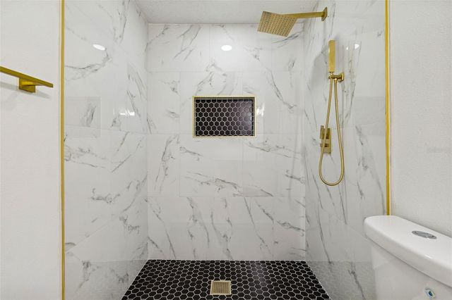 7910 W POWHATAN AVENUE, Tampa, FL 33615