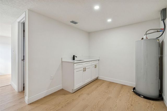 7910 W POWHATAN AVENUE, Tampa, FL 33615