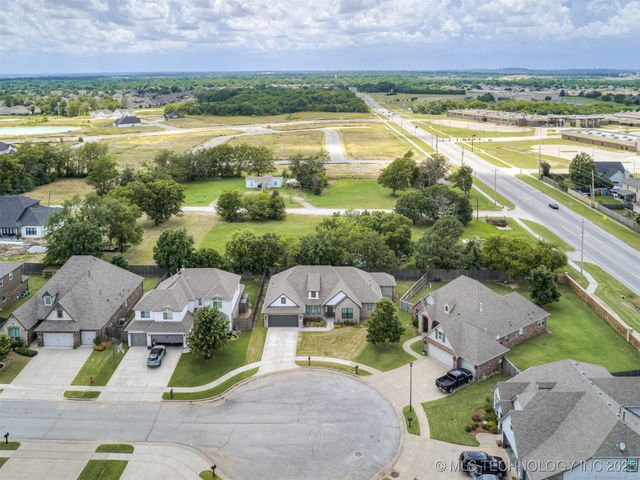 3610 S Fir Court, Broken Arrow, OK 74011