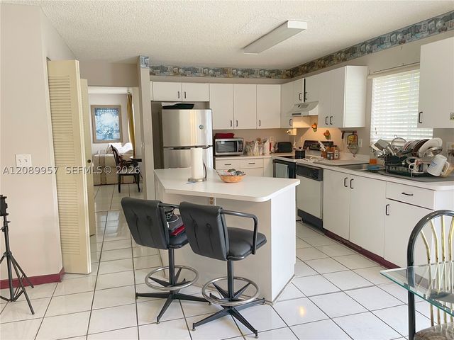 8851 SW 9th Ct, Pembroke Pines, FL 33025
