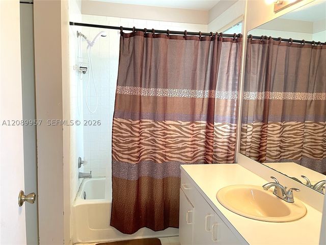 8851 SW 9th Ct, Pembroke Pines, FL 33025