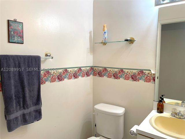 8851 SW 9th Ct, Pembroke Pines, FL 33025