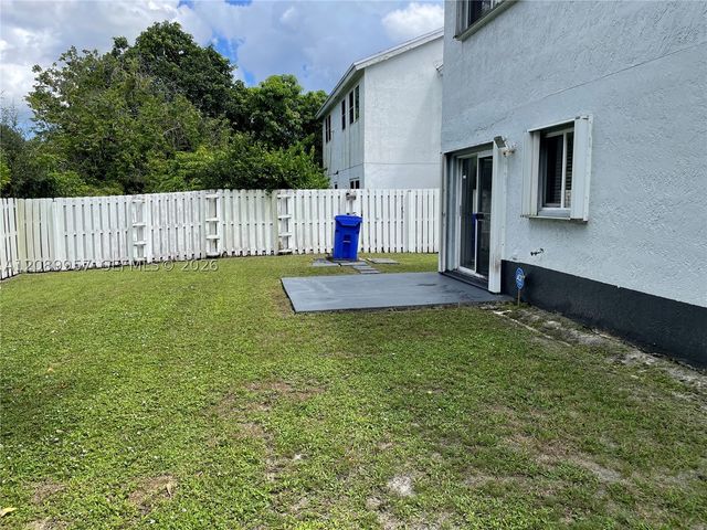8851 SW 9th Ct, Pembroke Pines, FL 33025