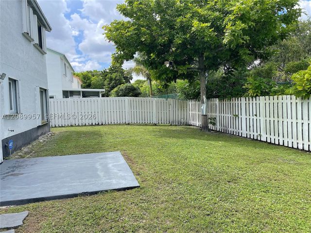 8851 SW 9th Ct, Pembroke Pines, FL 33025