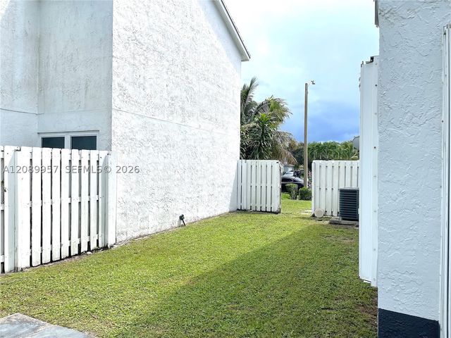 8851 SW 9th Ct, Pembroke Pines, FL 33025
