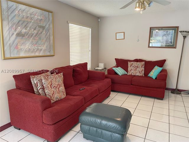 8851 SW 9th Ct, Pembroke Pines, FL 33025
