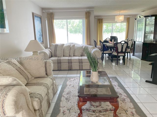 8851 SW 9th Ct, Pembroke Pines, FL 33025
