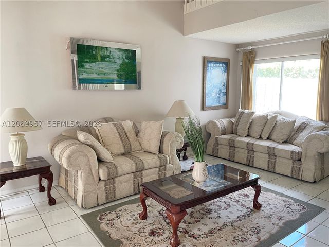 8851 SW 9th Ct, Pembroke Pines, FL 33025