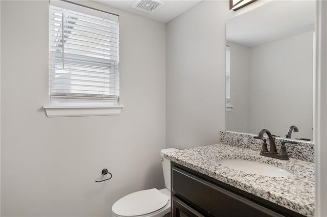 949 N Cottonwood Court, Tonganoxie, KS 66086