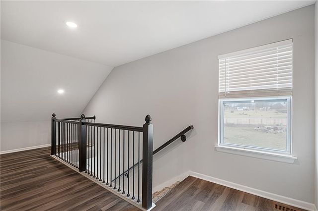 949 N Cottonwood Court, Tonganoxie, KS 66086