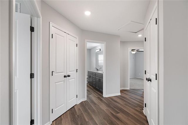 949 N Cottonwood Court, Tonganoxie, KS 66086