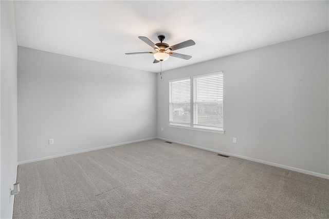 949 N Cottonwood Court, Tonganoxie, KS 66086