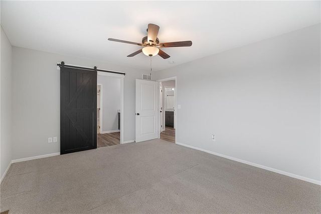 949 N Cottonwood Court, Tonganoxie, KS 66086