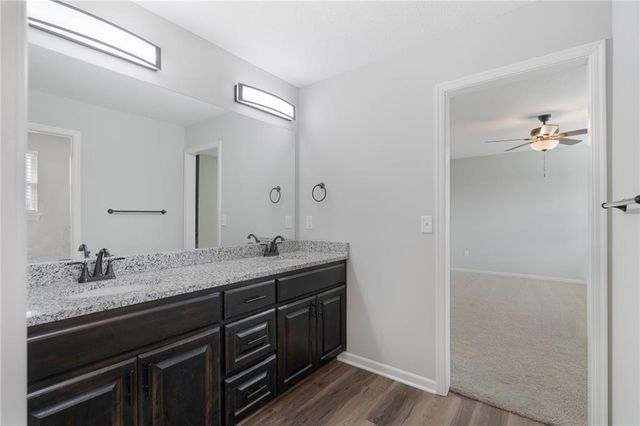 949 N Cottonwood Court, Tonganoxie, KS 66086