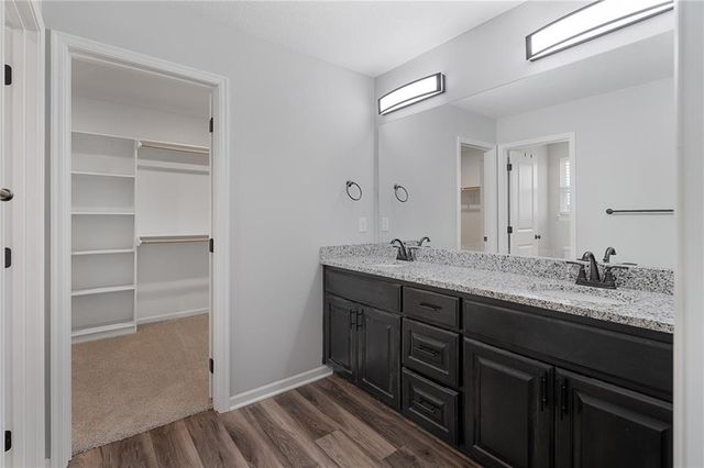 949 N Cottonwood Court, Tonganoxie, KS 66086