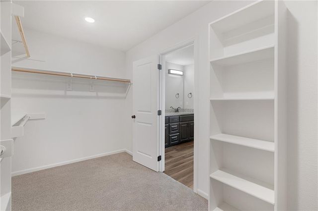 949 N Cottonwood Court, Tonganoxie, KS 66086