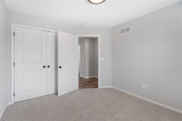 949 N Cottonwood Court, Tonganoxie, KS 66086