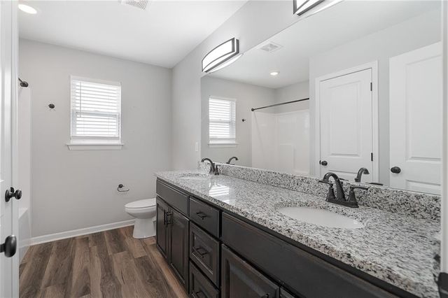 949 N Cottonwood Court, Tonganoxie, KS 66086