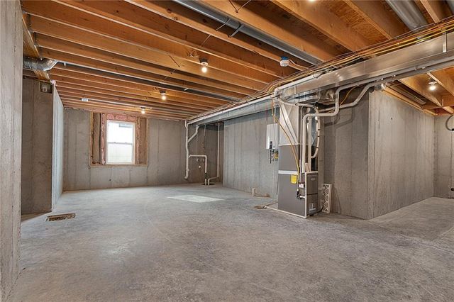 949 N Cottonwood Court, Tonganoxie, KS 66086