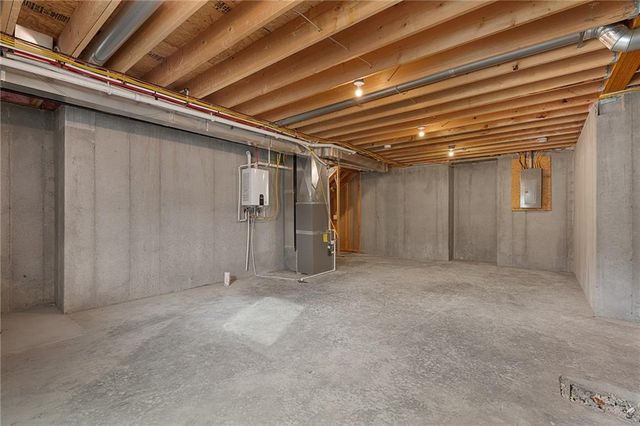 949 N Cottonwood Court, Tonganoxie, KS 66086