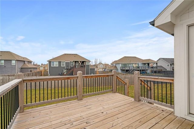 949 N Cottonwood Court, Tonganoxie, KS 66086