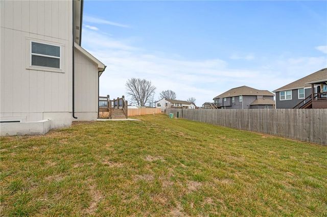949 N Cottonwood Court, Tonganoxie, KS 66086