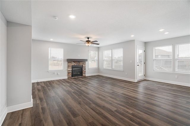 949 N Cottonwood Court, Tonganoxie, KS 66086