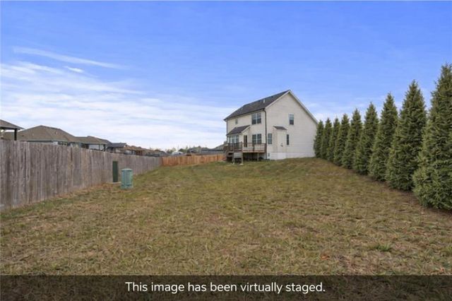 949 N Cottonwood Court, Tonganoxie, KS 66086