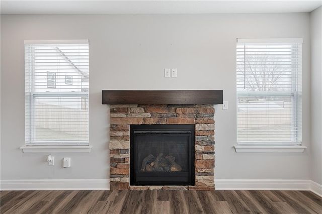 949 N Cottonwood Court, Tonganoxie, KS 66086