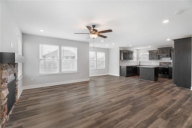 949 N Cottonwood Court, Tonganoxie, KS 66086