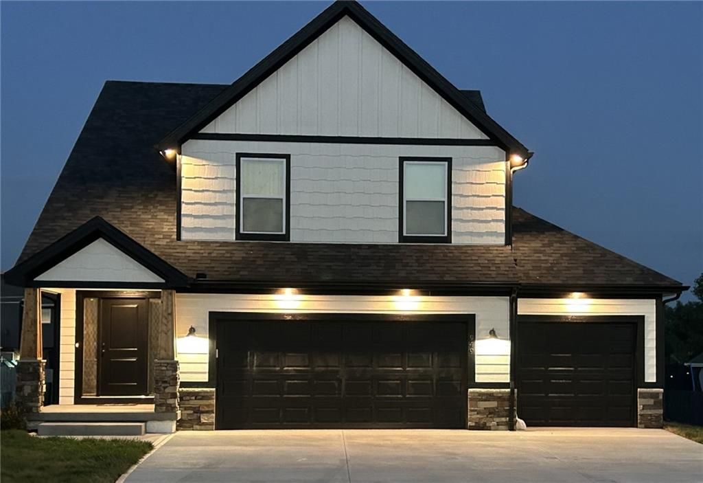 949 N Cottonwood Court, Tonganoxie, KS 66086