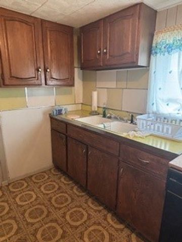 202 S Quarry Street, East Huntingdon, PA 15666