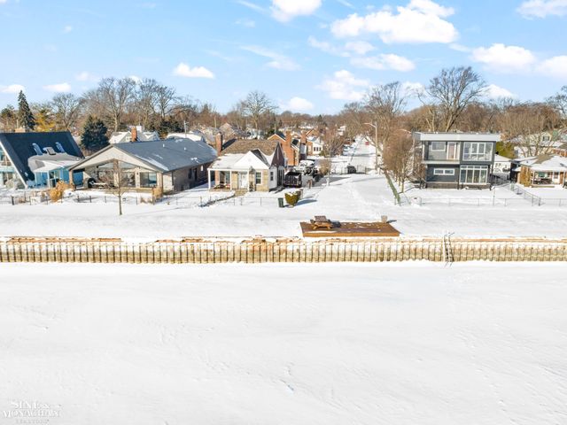 22409 Manor Street, Saint Clair Shores, MI 48081