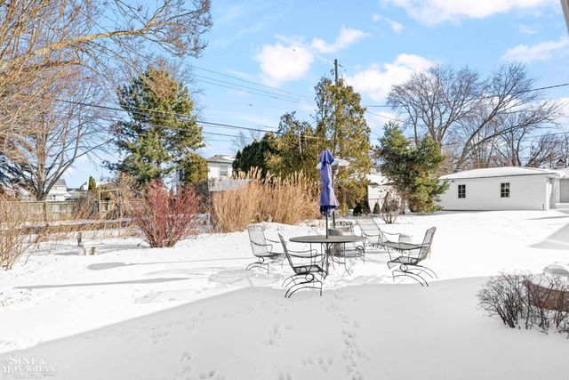 22409 Manor Street, Saint Clair Shores, MI 48081