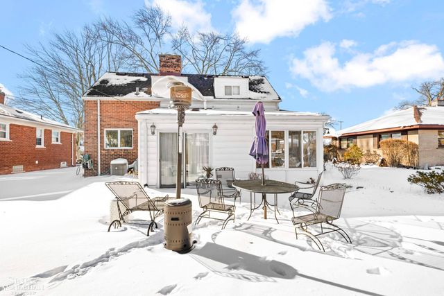 22409 Manor Street, Saint Clair Shores, MI 48081