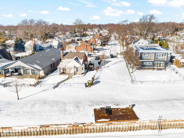 22409 Manor Street, Saint Clair Shores, MI 48081