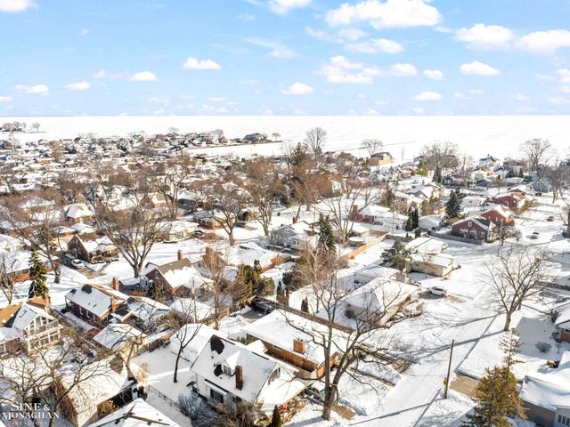 22409 Manor Street, Saint Clair Shores, MI 48081