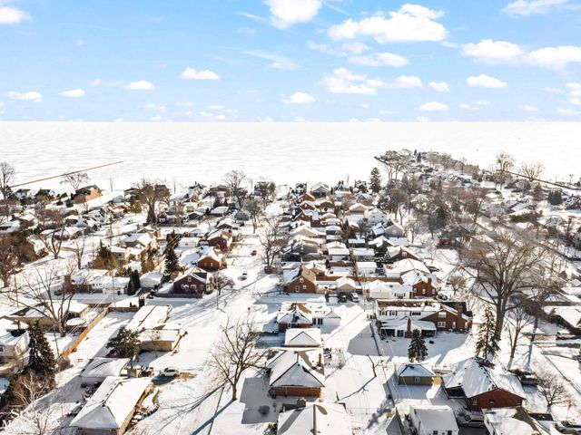 22409 Manor Street, Saint Clair Shores, MI 48081