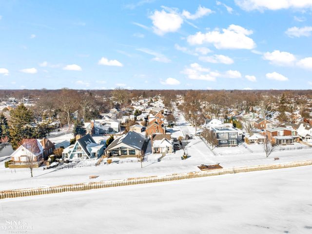 22409 Manor Street, Saint Clair Shores, MI 48081