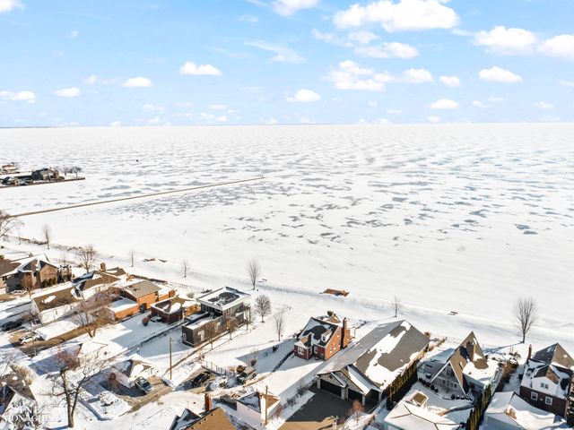 22409 Manor Street, Saint Clair Shores, MI 48081