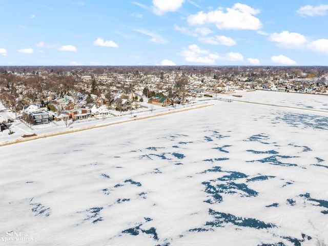 22409 Manor Street, Saint Clair Shores, MI 48081