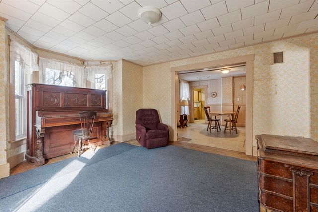 86 Highland St, Athol, MA 01331