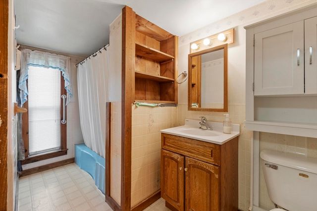 86 Highland St, Athol, MA 01331