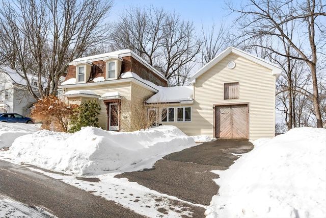 86 Highland St, Athol, MA 01331