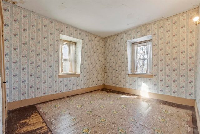 86 Highland St, Athol, MA 01331